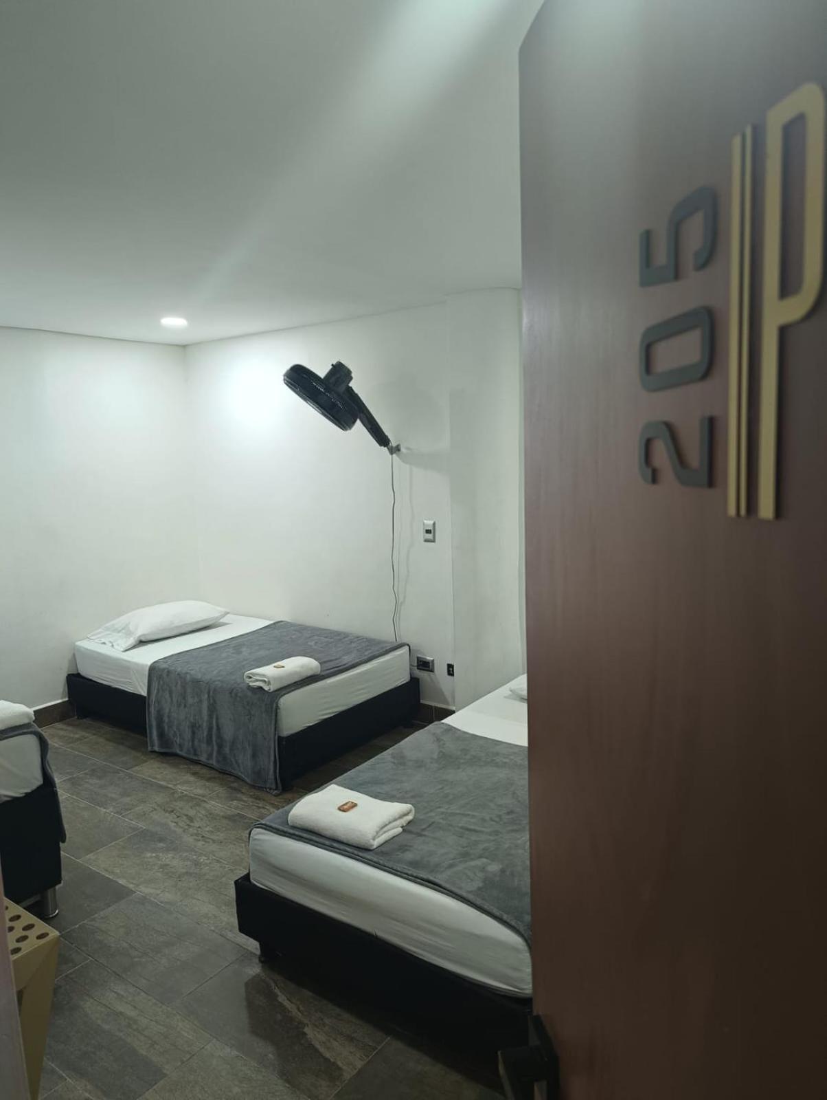 Hotel Prestige Medellín Esterno foto